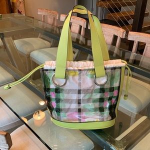 ⭐️BURBERRY⭐️ cleat bucket bag with liner